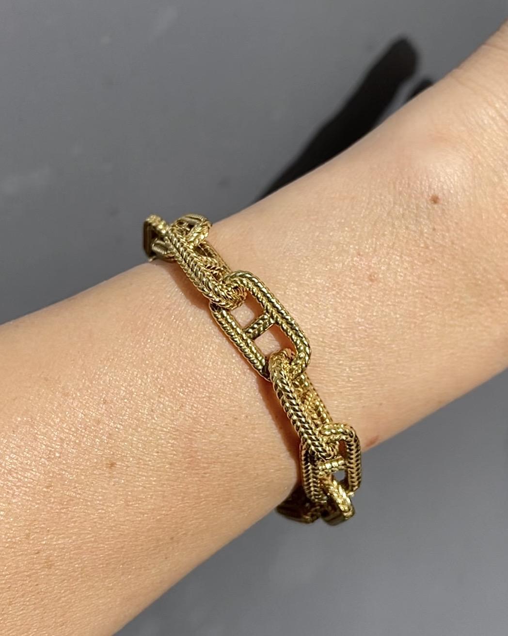 Vintage Woven-Textured Anchor Link Gold Chain Bracelet with a T-Bar