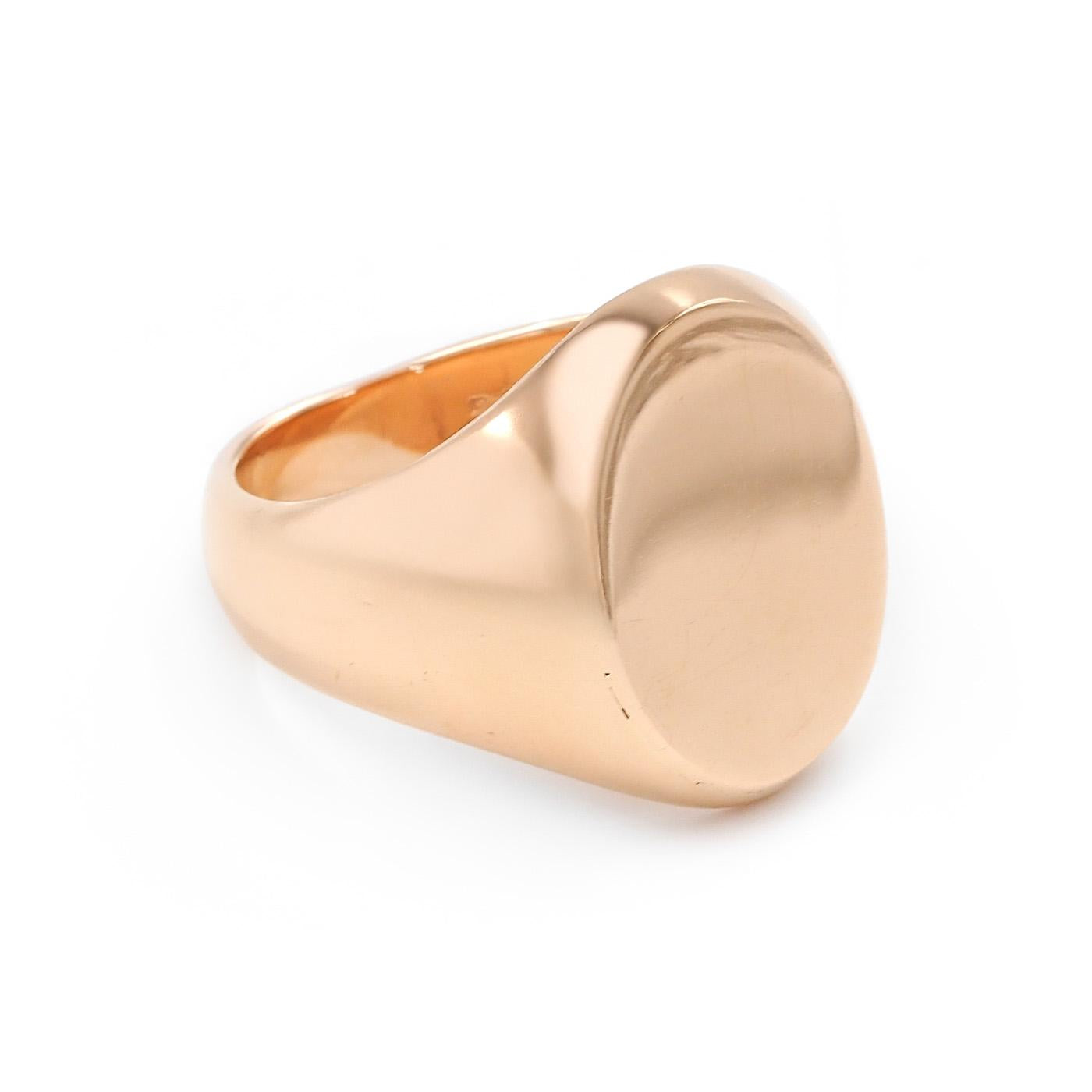 Authentic vintage oval signet ring in polished yellow gold, classic domed face