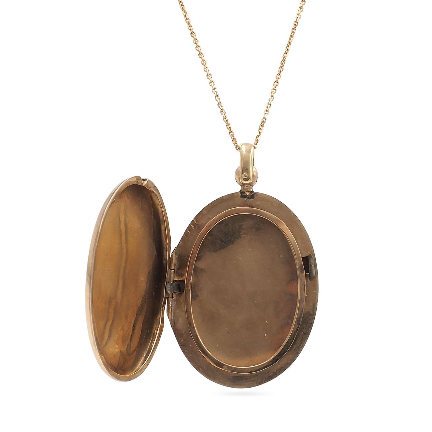 Victorian Ornate Oval Locket Pendant Necklace