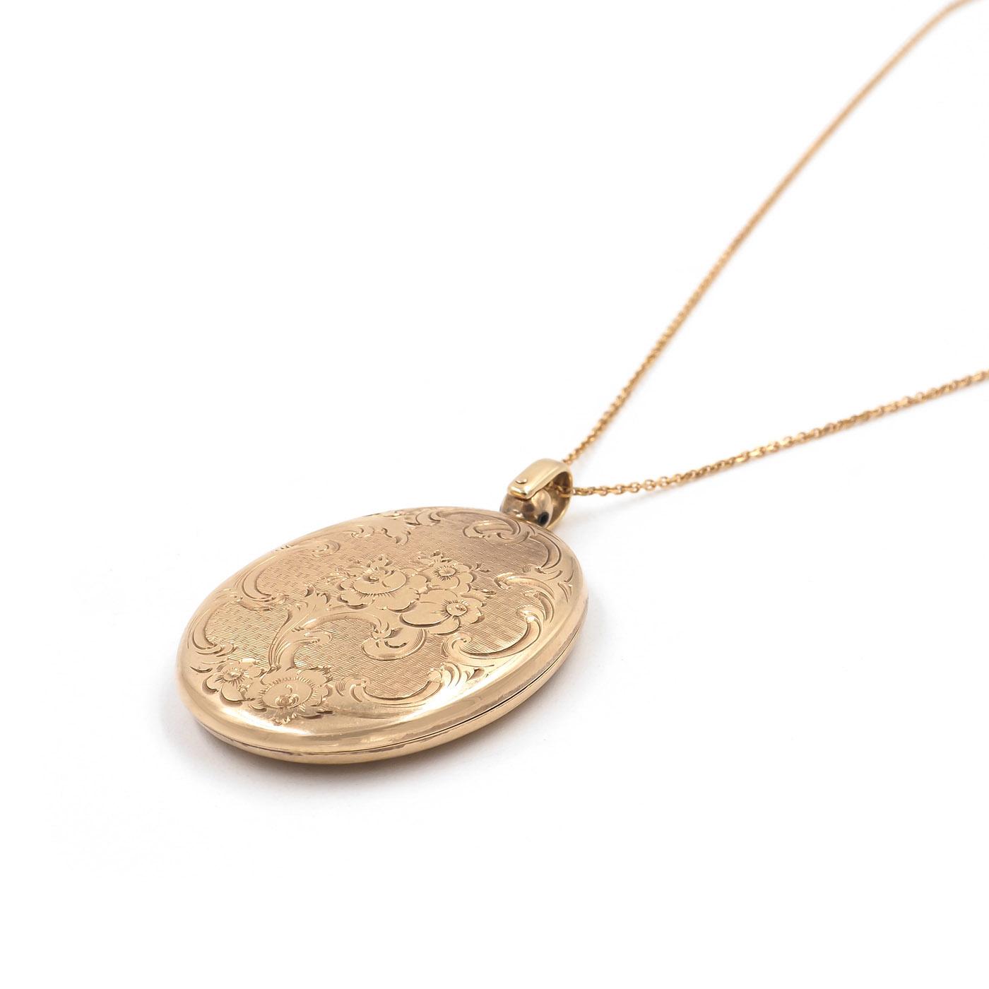 Victorian Ornate Oval Locket Pendant Necklace