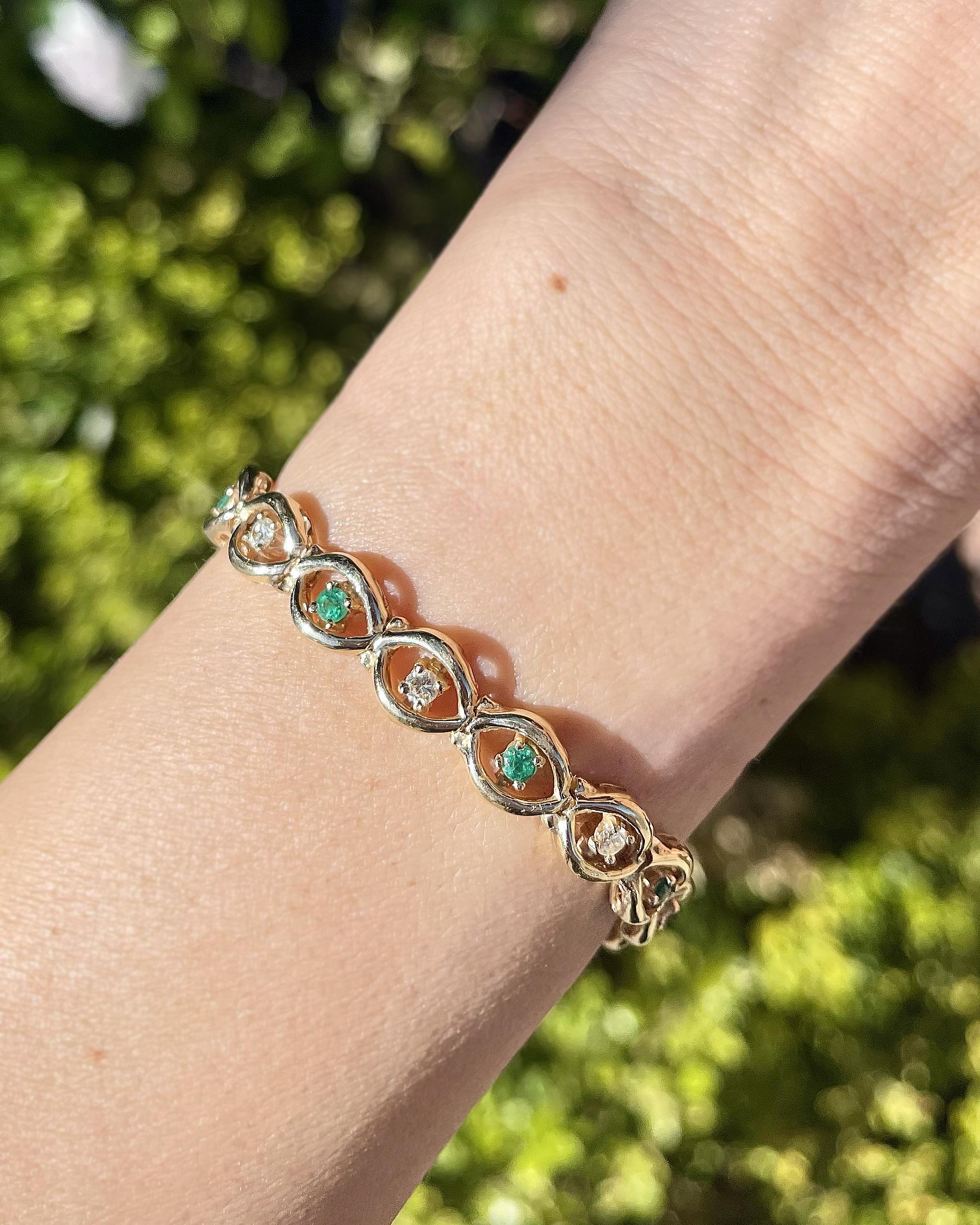 Vintage Diamond & Emerald Oval-Link Gold Bracelet